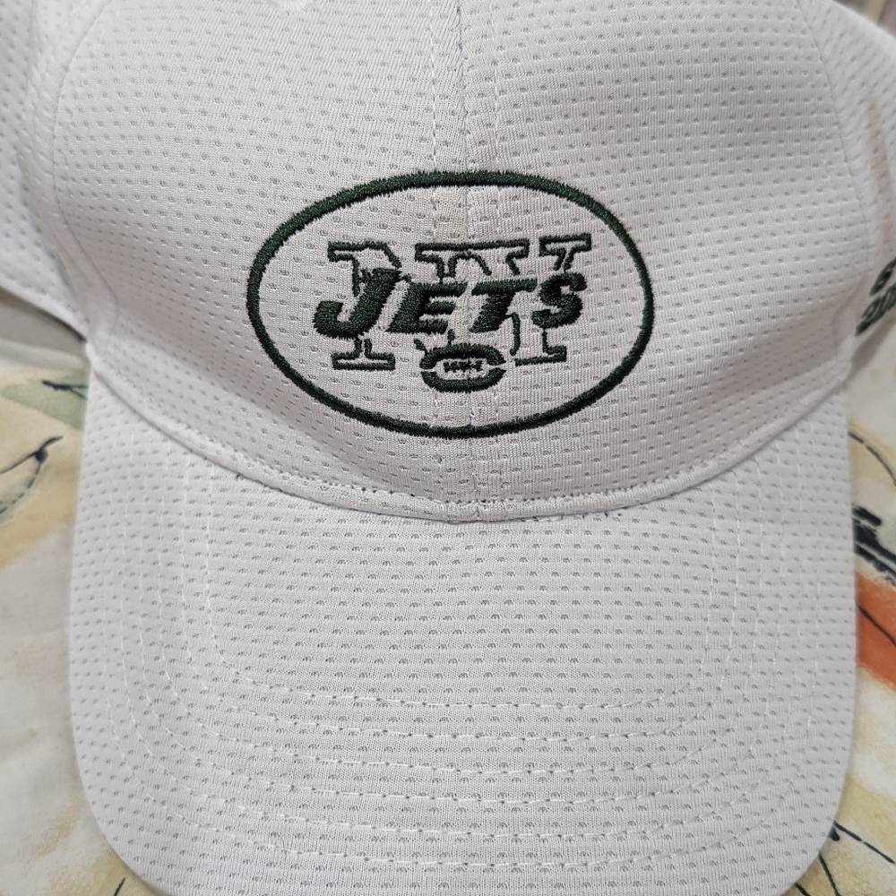 Kids white and green mesh adjustable Jets sports hat.